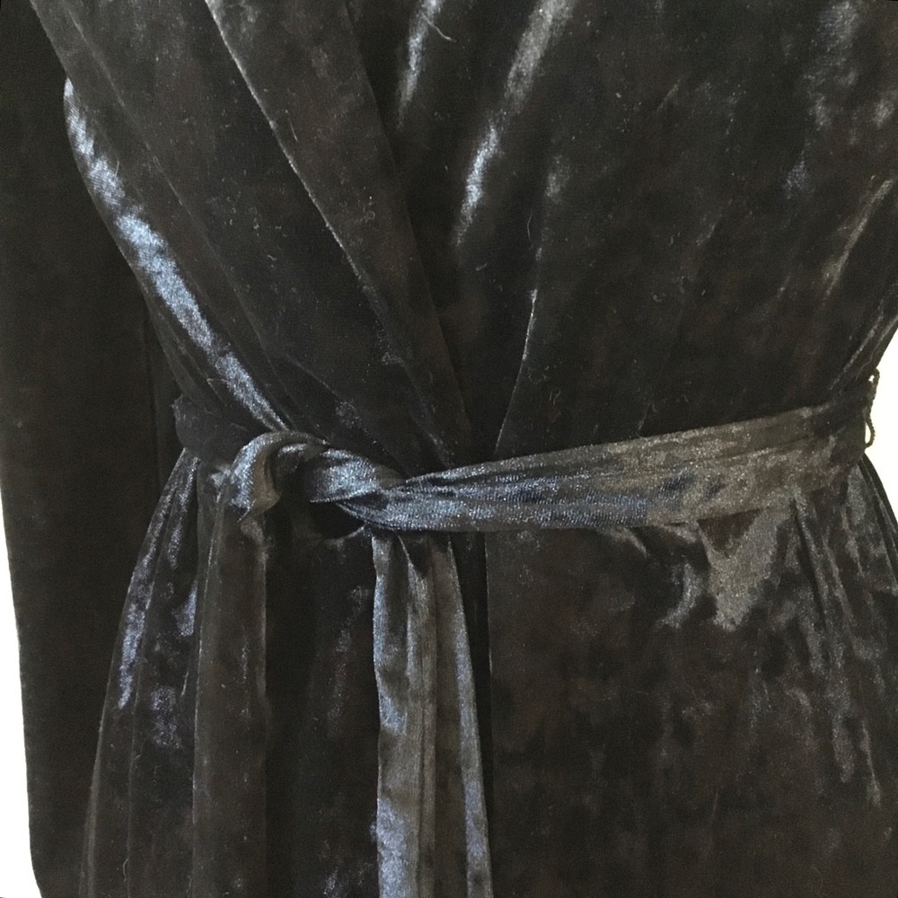 Wayf La Roux Black Velvet Belted Robe - Picture 7 of 11